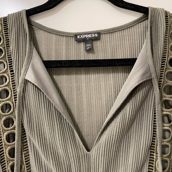 Express Blouse - Picture 7 of 10